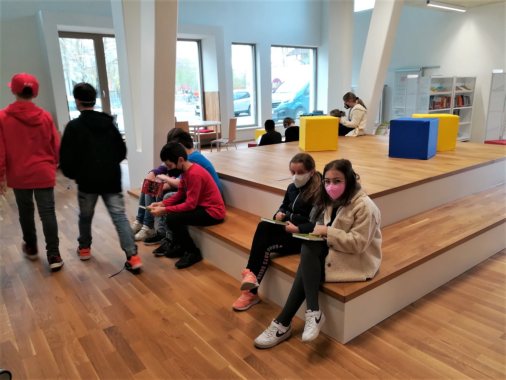 Die neue Stadtbücherei Gerasdorf - Moderne Wohlfühlbücherei 
